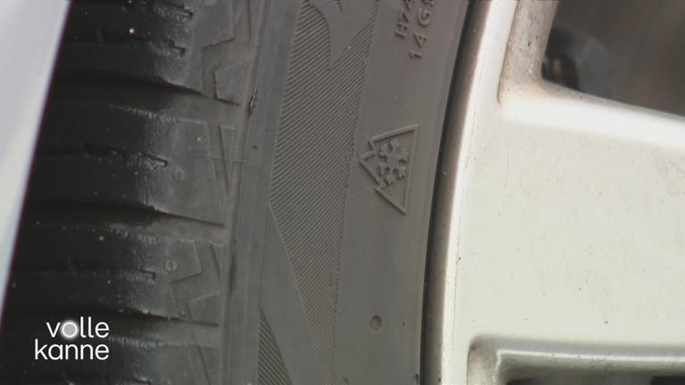 Autoreifen mit Winter-Symbol