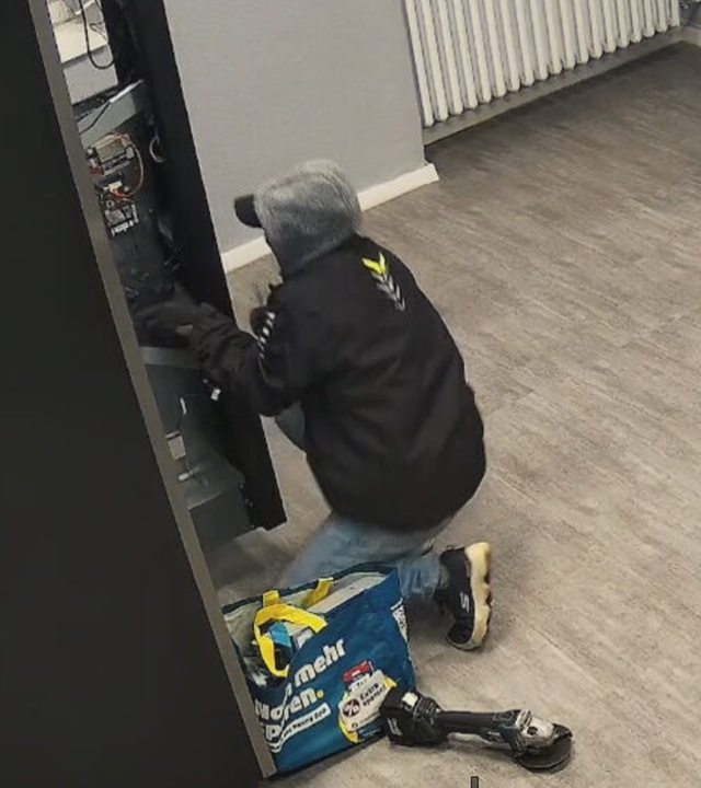 Diebe knacken Automaten in Hofläden