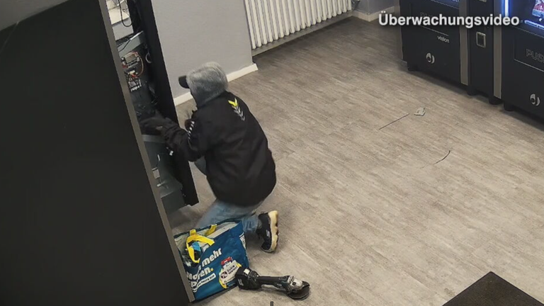 Diebe knacken Automaten in Hofläden