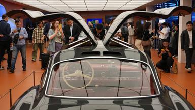 Besucher am Mercedes-Benz Stand während der Auto China 2026 in der chinesischen Hauptstadt.