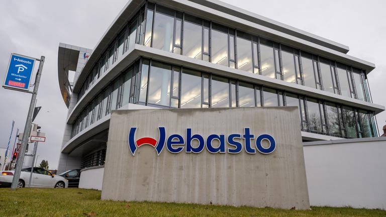 Bayern, Stockdorf: Das Hauptgebaeude der Firma Webasto, Archivbild