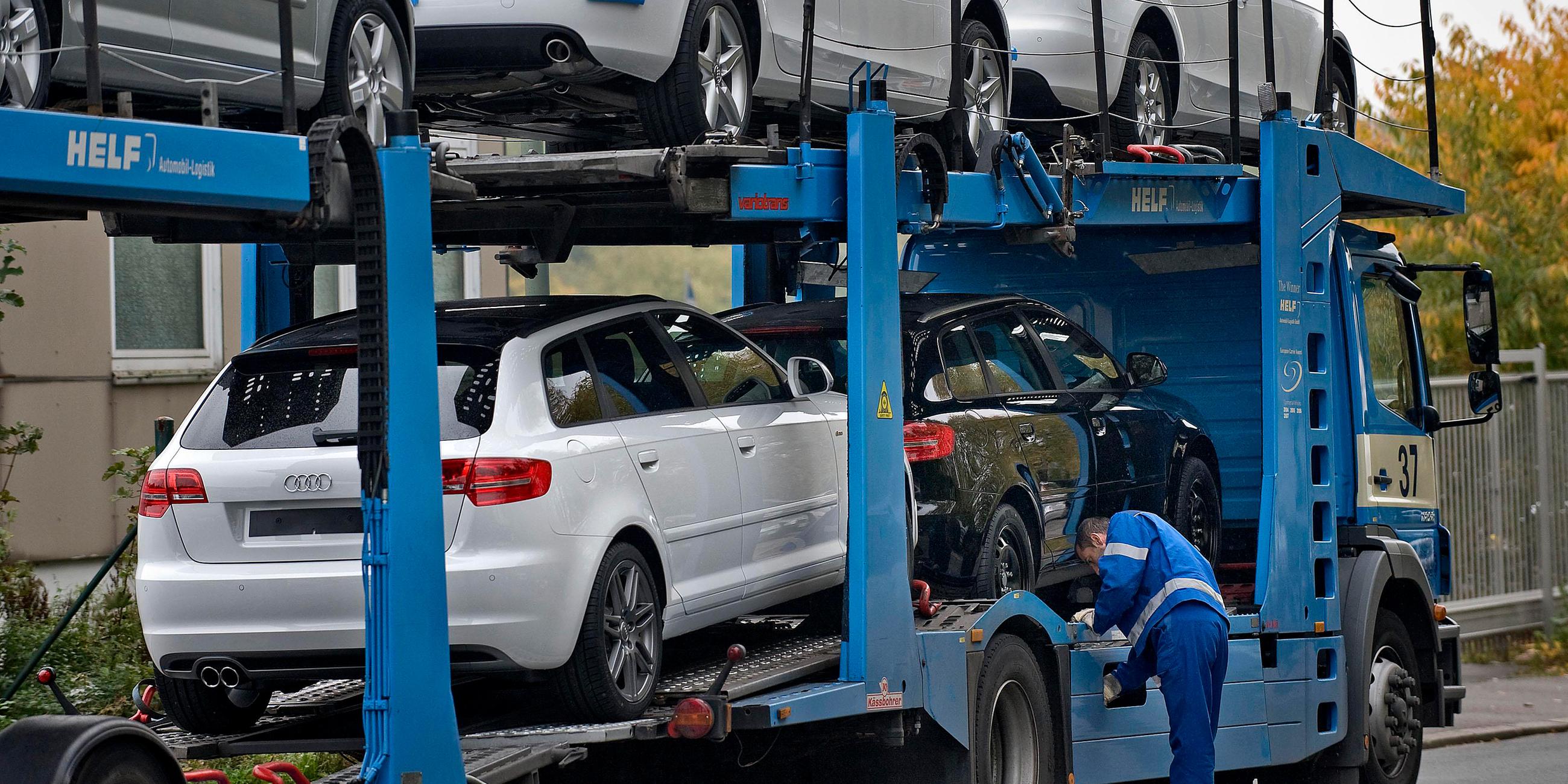 Autotransporter mit Neuwagen