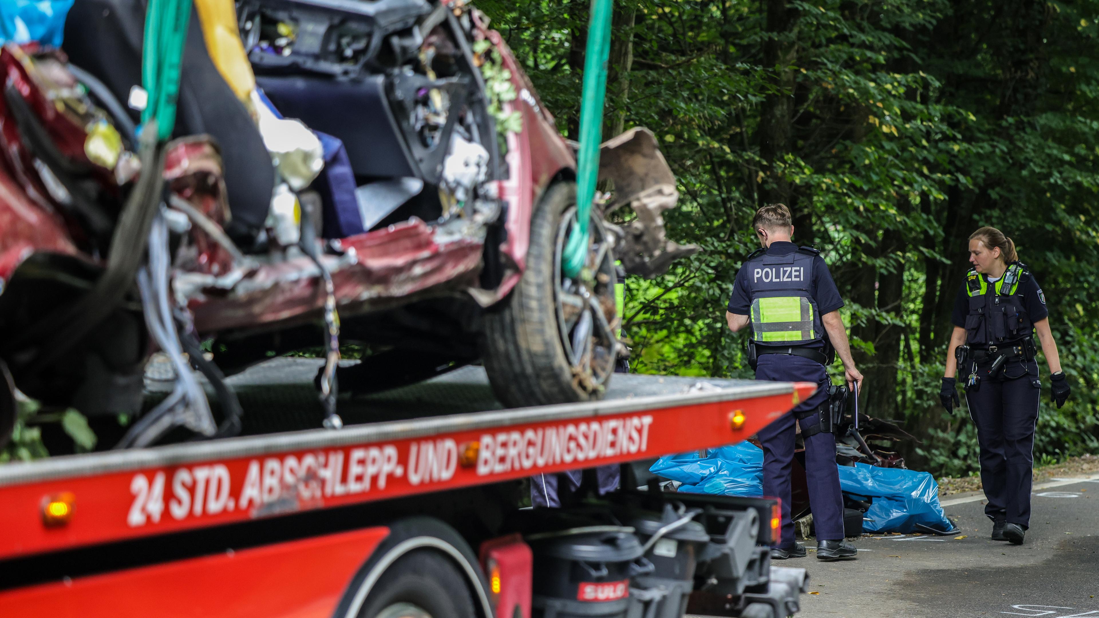 Autounfall in NRW: Vier Teenager sterben