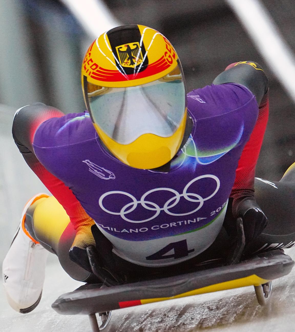 Der deutsche Skeletonsportler Axel Jungk am Ende seines Laufes im 3. Durchgang bei den Olympischen Winterspielen in Cortina