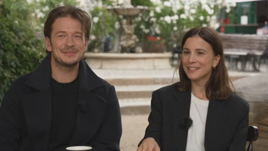 Das Bild zeigt Stefan Gorski und Aylin Tezel