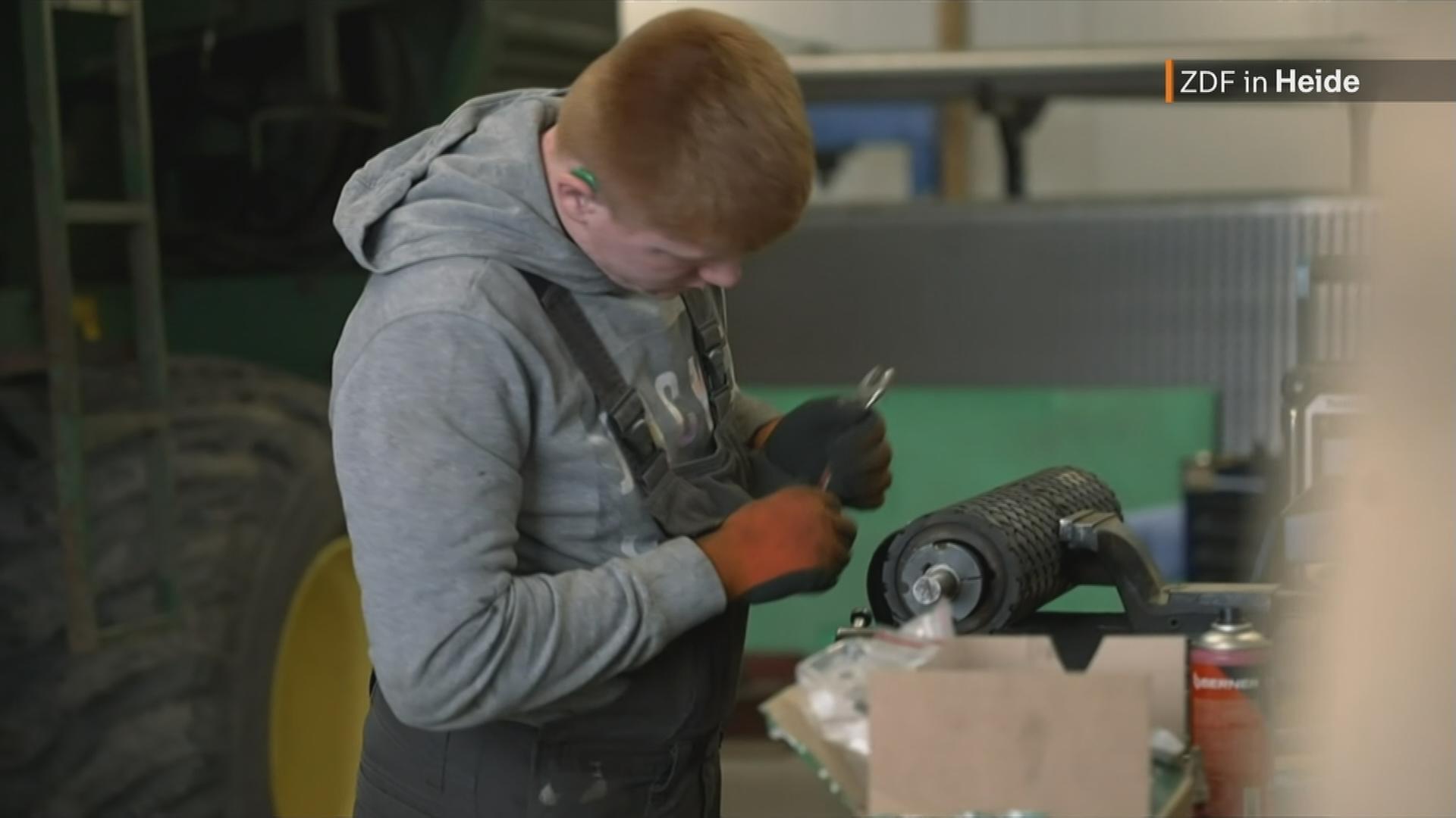 Auszubildender bei der Arbeit