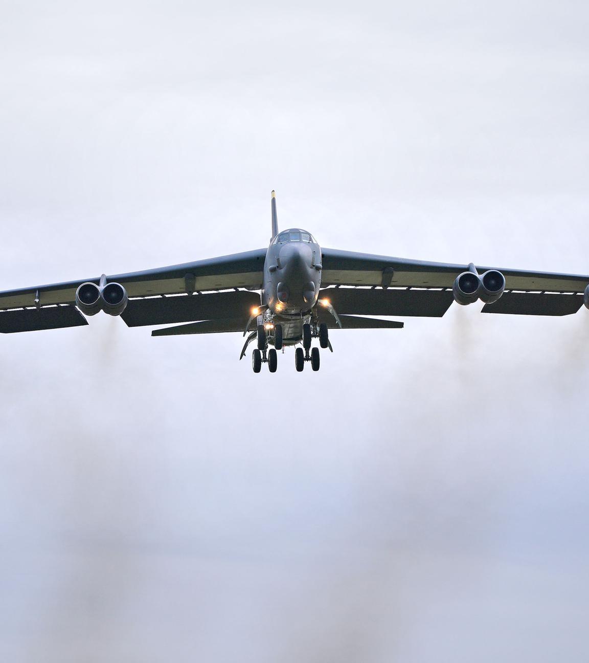 US-Passagierflugzeug muss B-52-Bomber ausweichen. (Symboldbild)