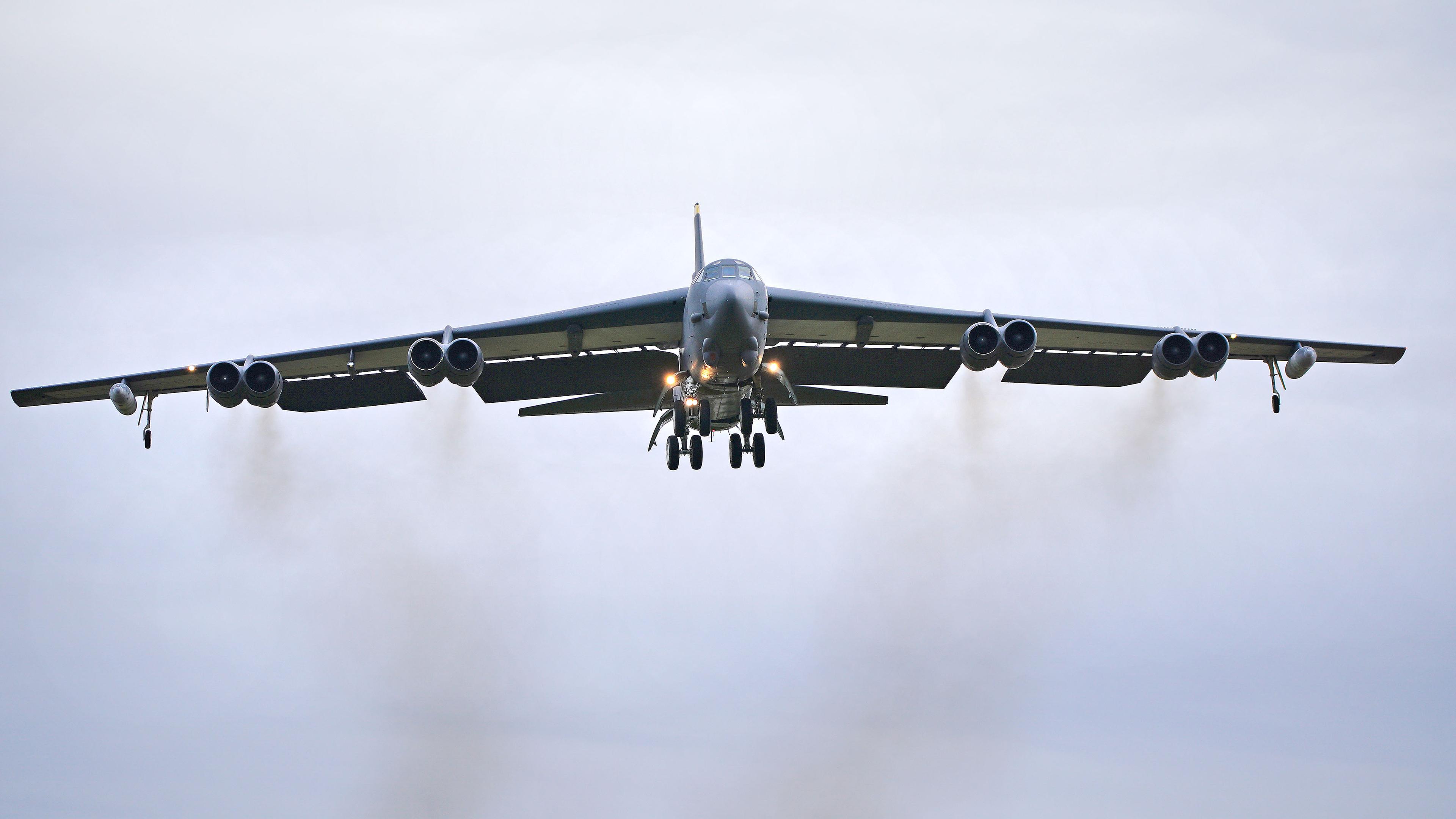 US-Passagierflugzeug muss B-52-Bomber ausweichen. (Symboldbild)