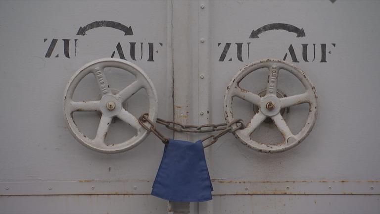 Auf dem Bild sieht man die Türen von dem Studio Babelsberg.