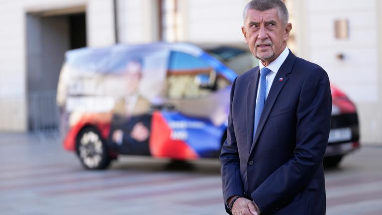 Andrej Babis guckt grimmig