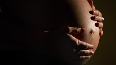 Bauch einer schwangeren Frau