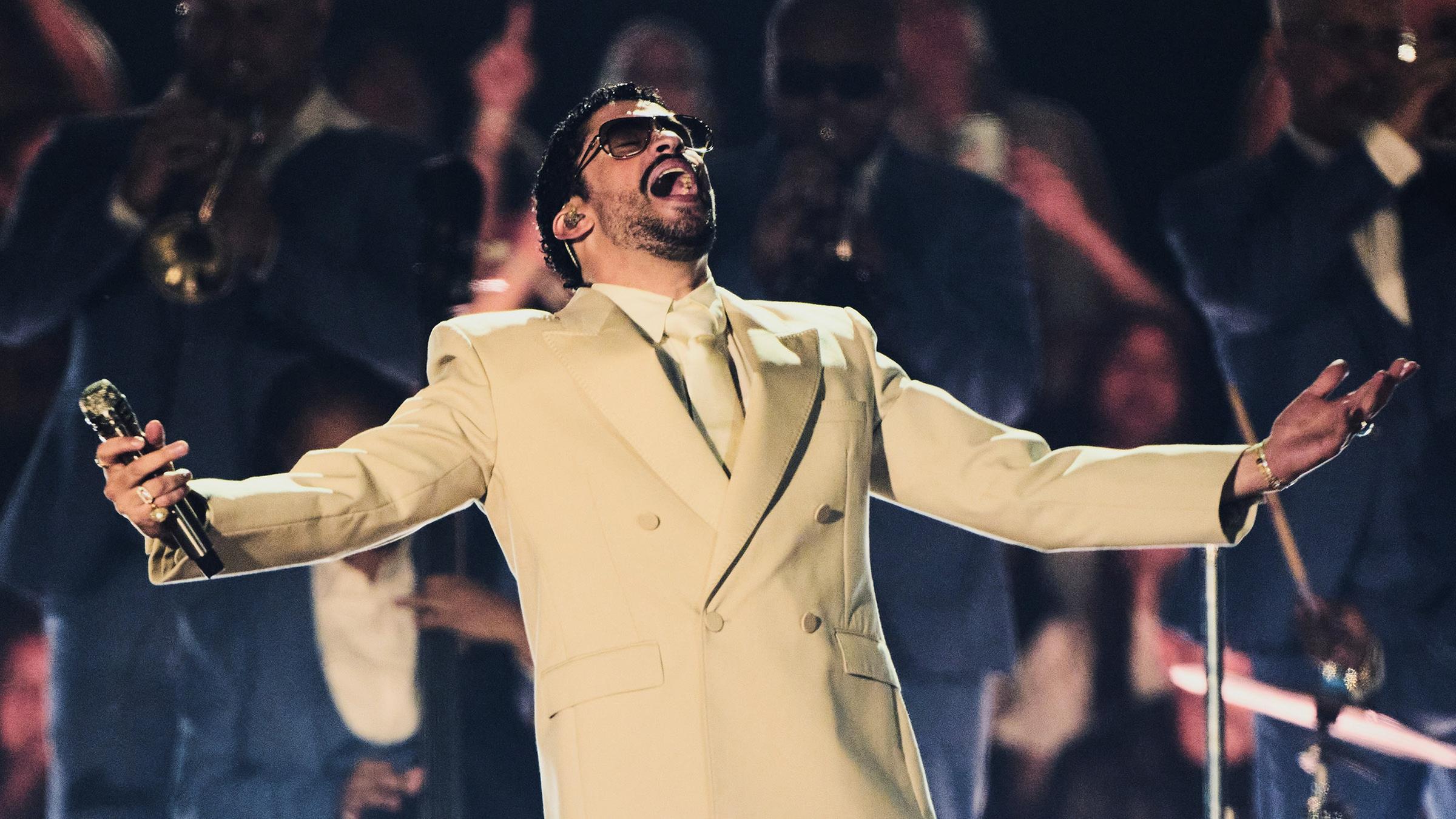 Bad Bunny tritt bei einem Konzert im Monumental-Stadion in Buenos Aires, Argentinien, auf.