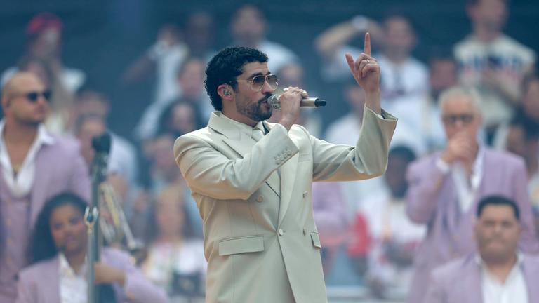 Sänger Bad Bunny bei einem Konzert in Madrid.