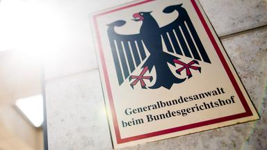 Baden-Württemberg, Karlsruhe: "Generalbundesanwalt beim Bundesgerichtshof" steht auf einem Schild am Eingang zum Gebäude der Bundesanwaltschaft. Archivbild
