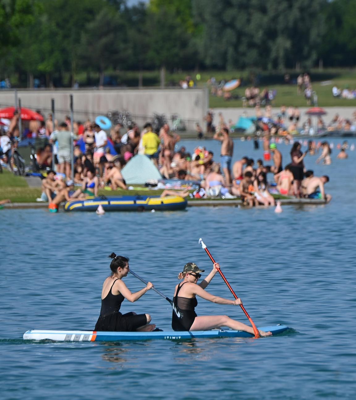 Hochbetrieb am Riemer See in München im Stadtteil Messestadt Riem am 14.06.2025.