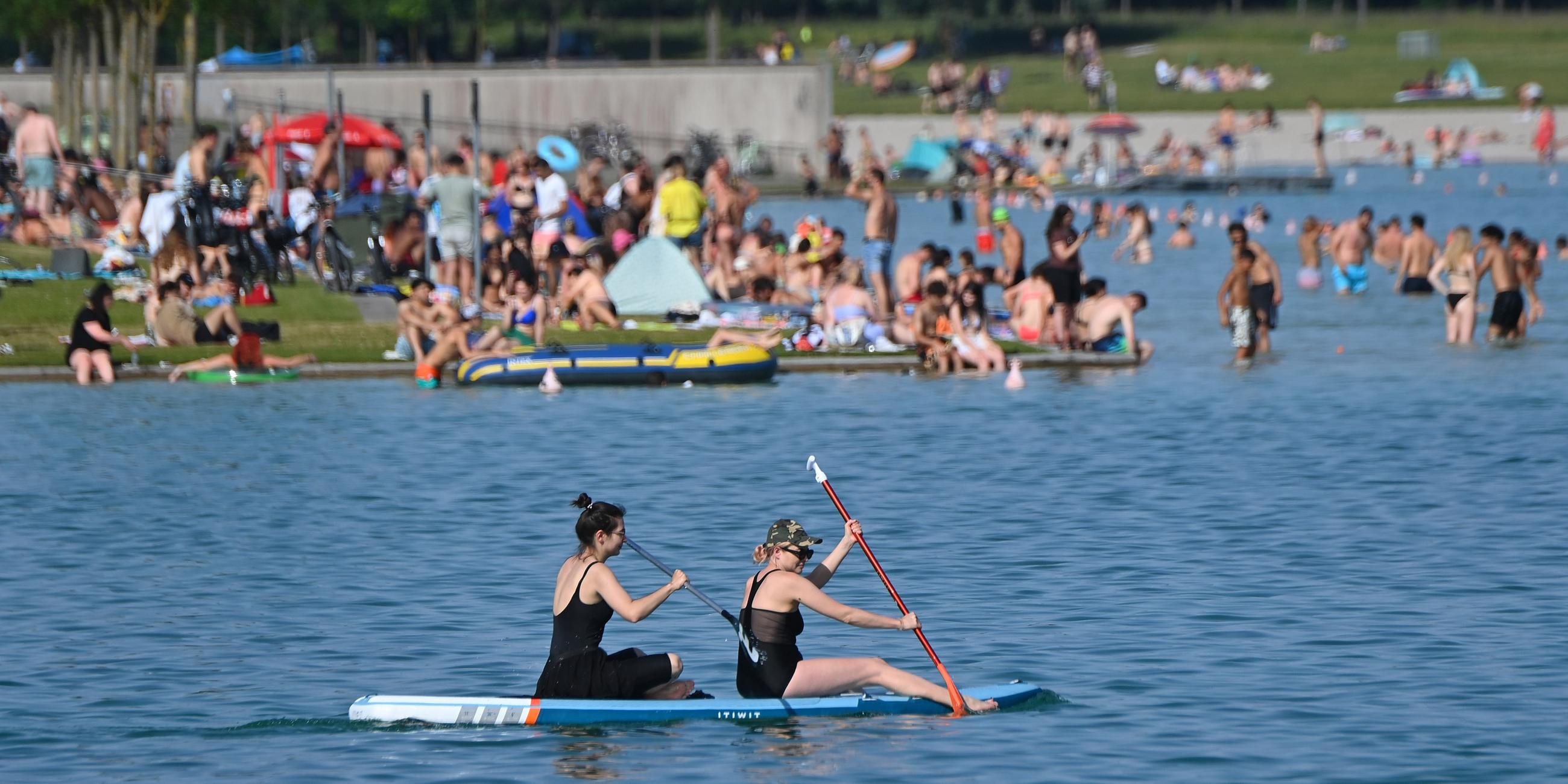 Hochbetrieb am Riemer See in München im Stadtteil Messestadt Riem am 14.06.2025.