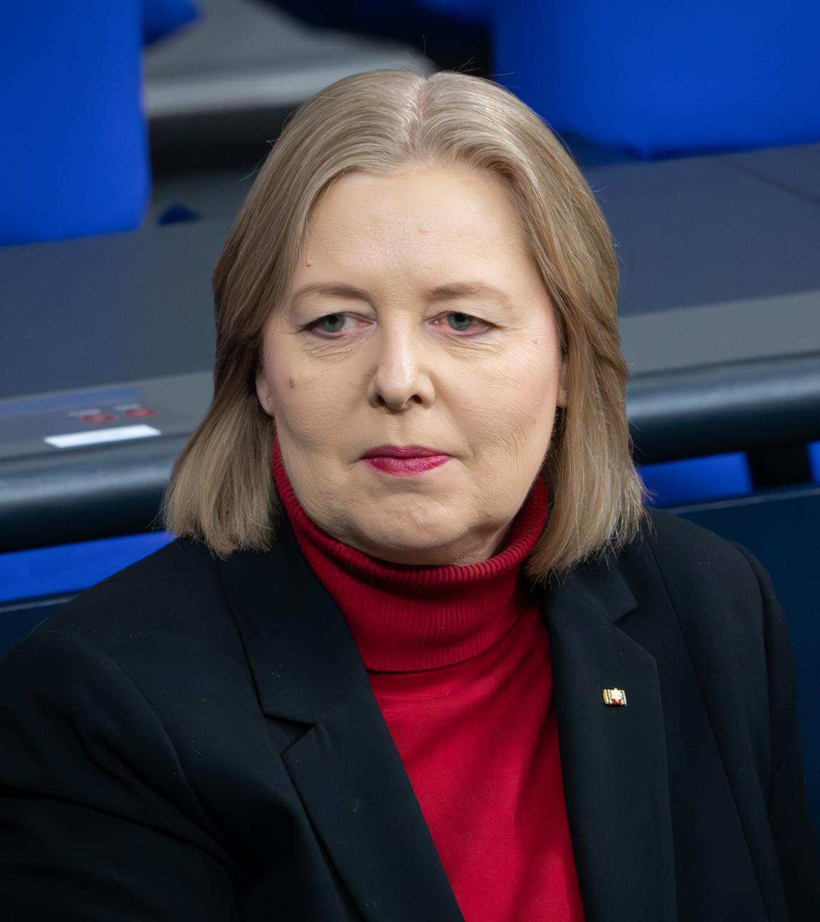 Baerbel Bas, Bundesministerin fuer Arbeit und Soziales im Portrait auf der Regierungsbank.