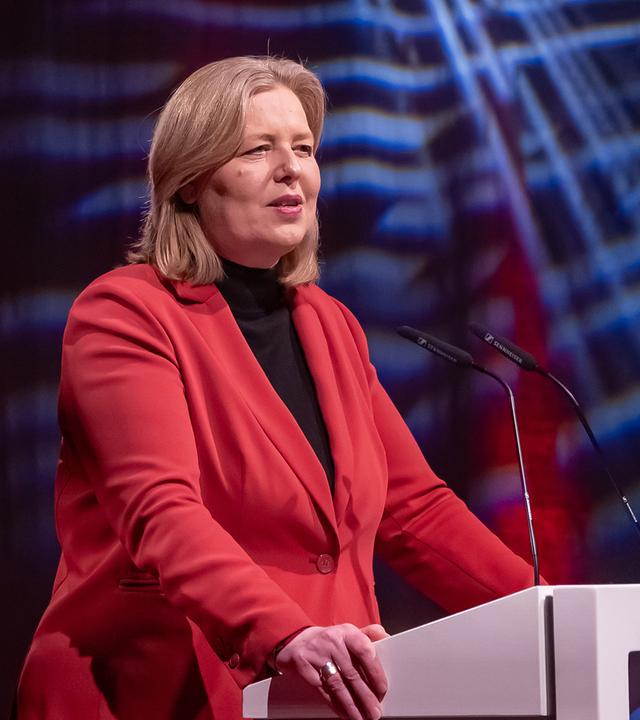 Bundesministerin für Arbeit und Soziales (SPD) bei Ihrer Rede, aufgenommen am 18.02.2026