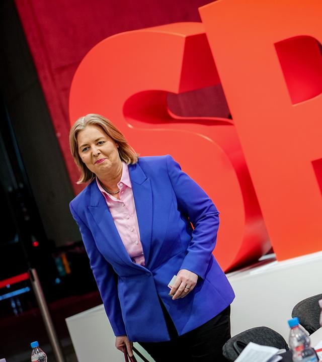 Berlin: Bärbel Bas (SPD), Bundesministerin für Arbeit und Soziales, kommt zum SPD-Bundesparteitag.
