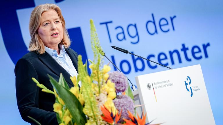 Bärbel Bas (SPD), Bundesministerin für Arbeit und Soziales, spricht beim Tag der Jobcenter am 17.06.2025