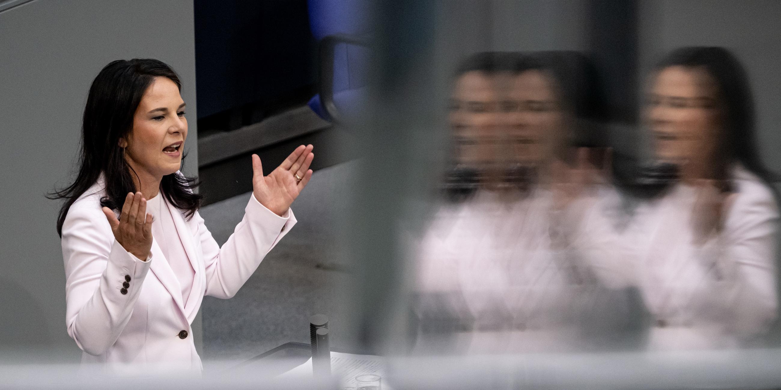 Annalena Baerbock von Bündnis 90/Die Grünen, Präsidentin der UN-Generalversammlung und ehemalige deutsche Außenministerin spricht am 27.06.2025 im Deutschen Bundestag.