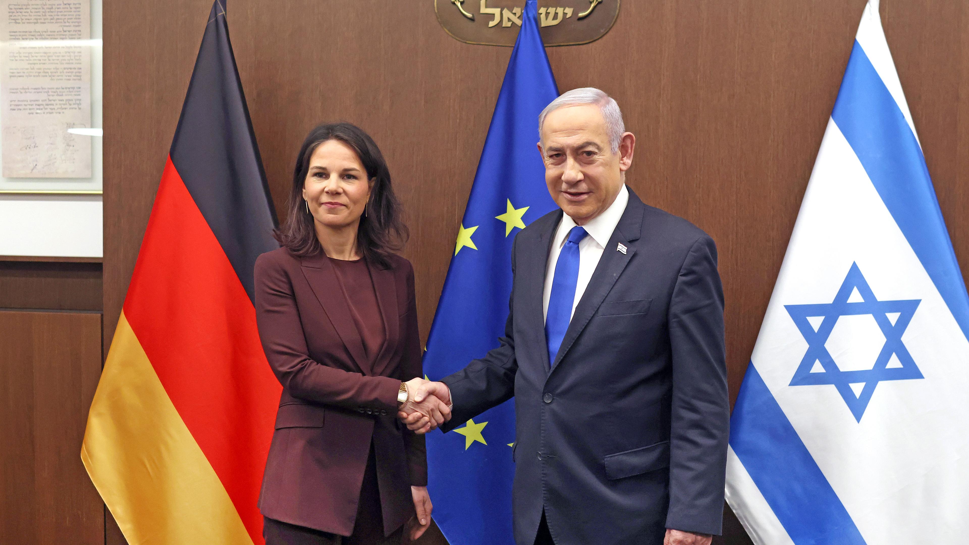  Israels Premierminister Benjamin Netanjahu begrüßt die deutsche Außenministerin Annalena Baerbock (Bündnis 90/Die Grünen)