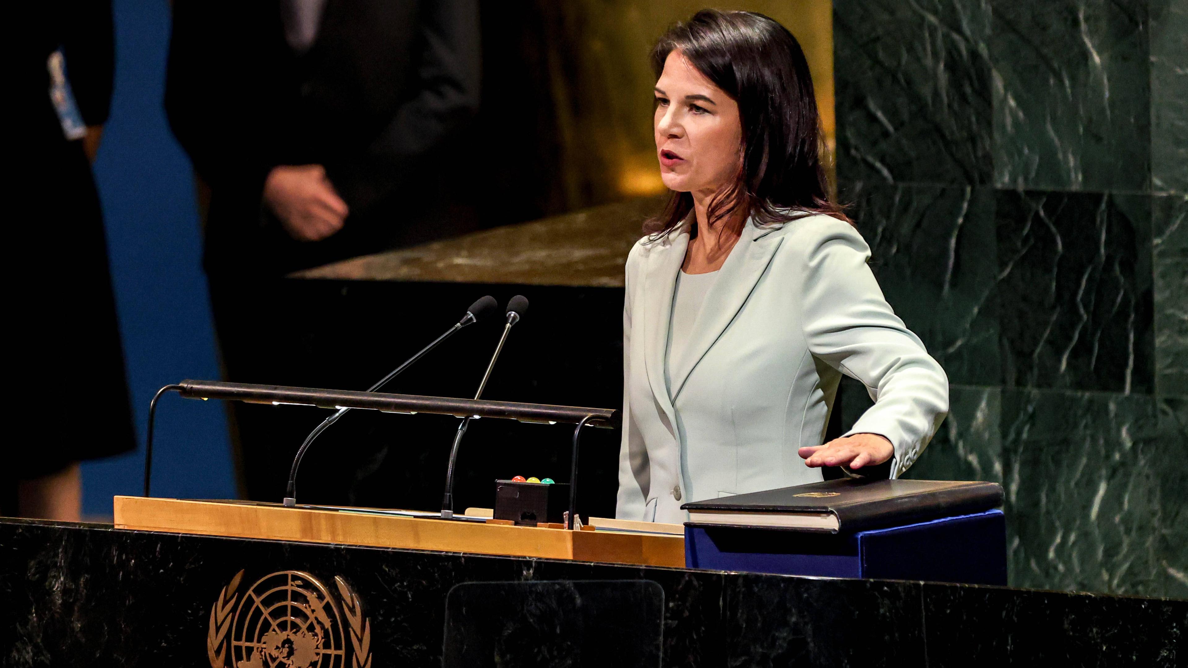 Annalena Baerbock,  ehemalige deutsche Außenministerin, wird als Präsidentin der UN-Vollversammlung in New York vereidigt.
