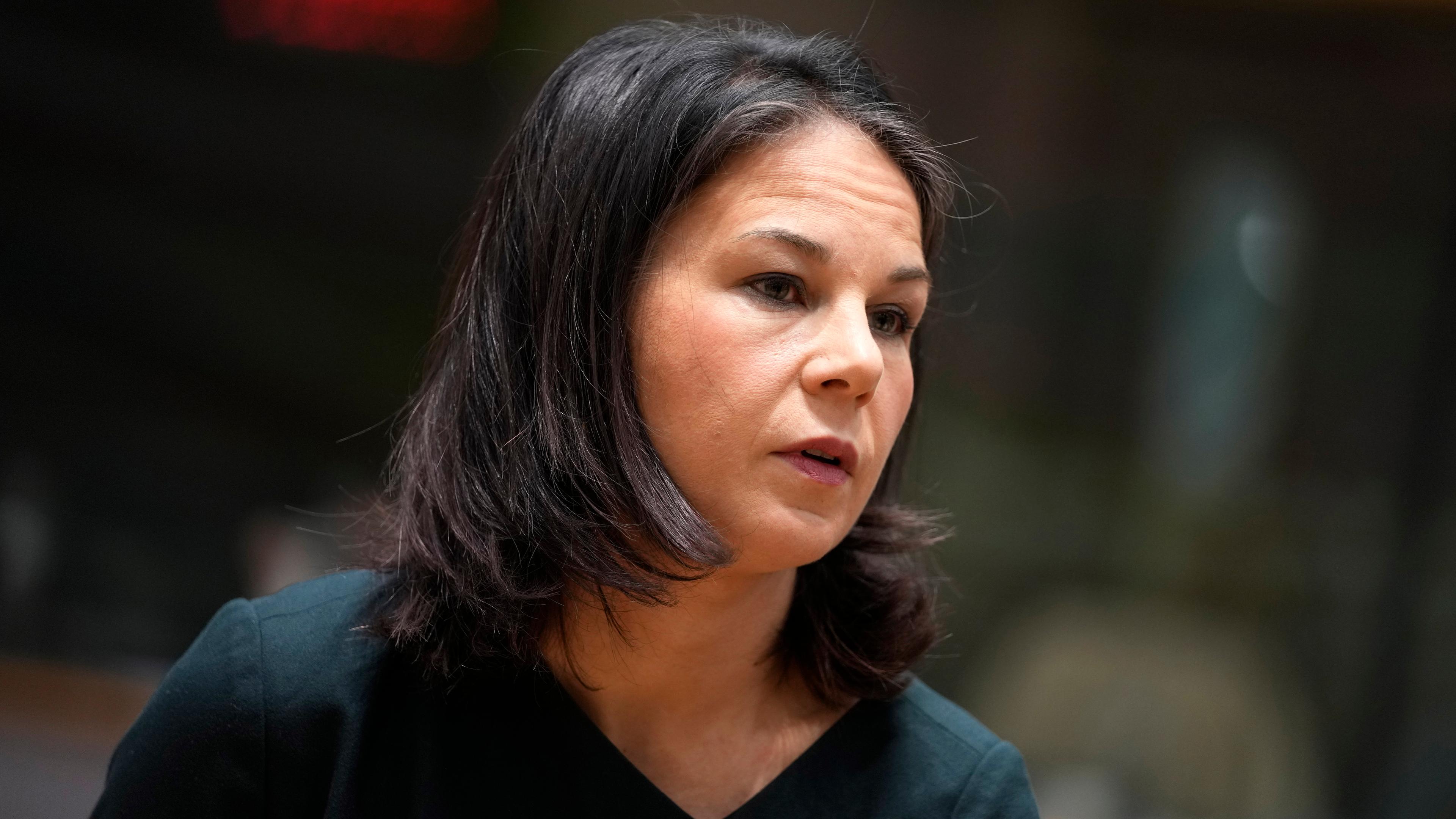 Außenministerin Annalena Baerbock in Nahaufnahme.