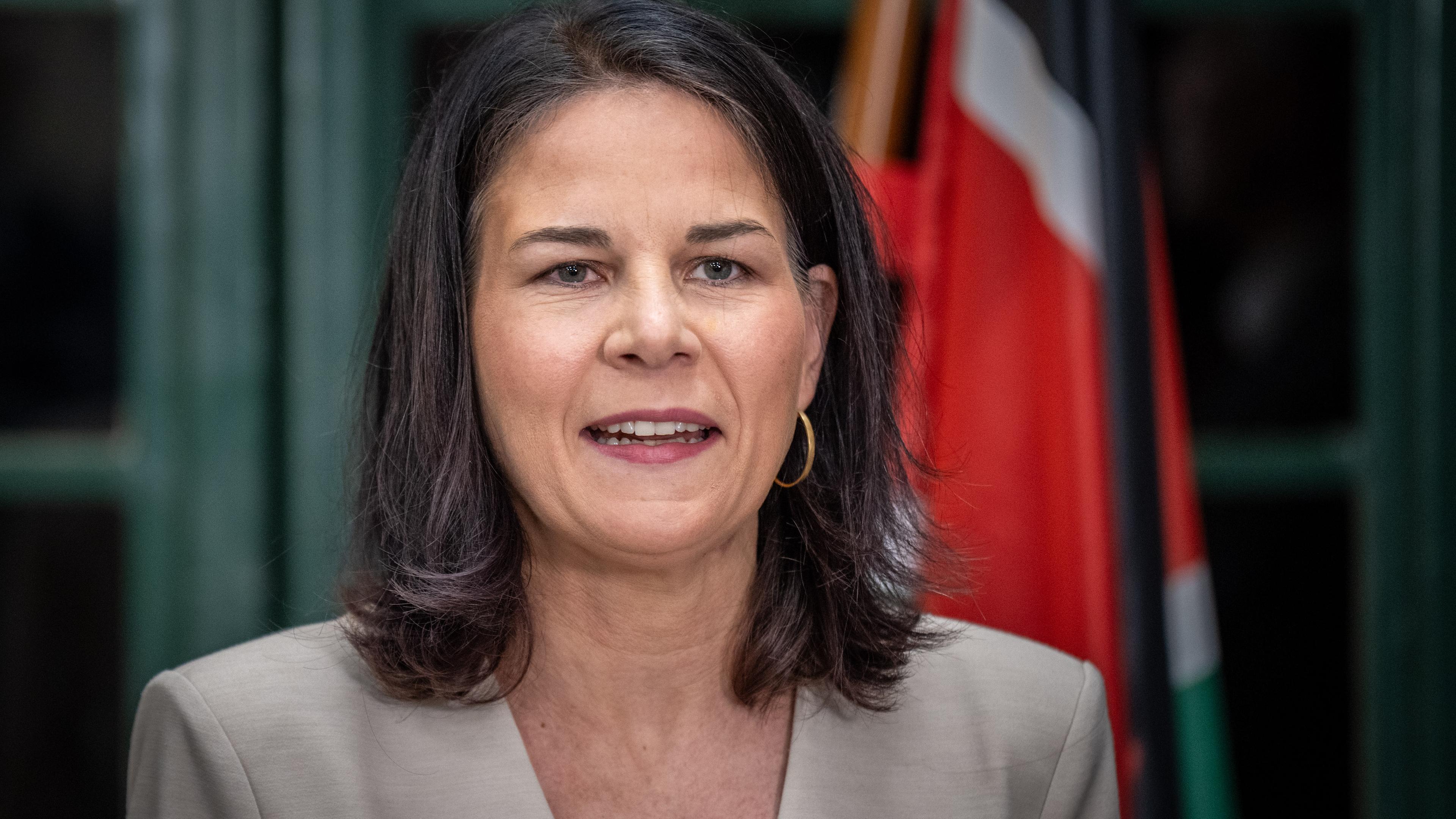 Außenministerin Annalena Baerbock gibt ein Pressestatement nach einem Treffen mit dem Präsidenten von Kenia