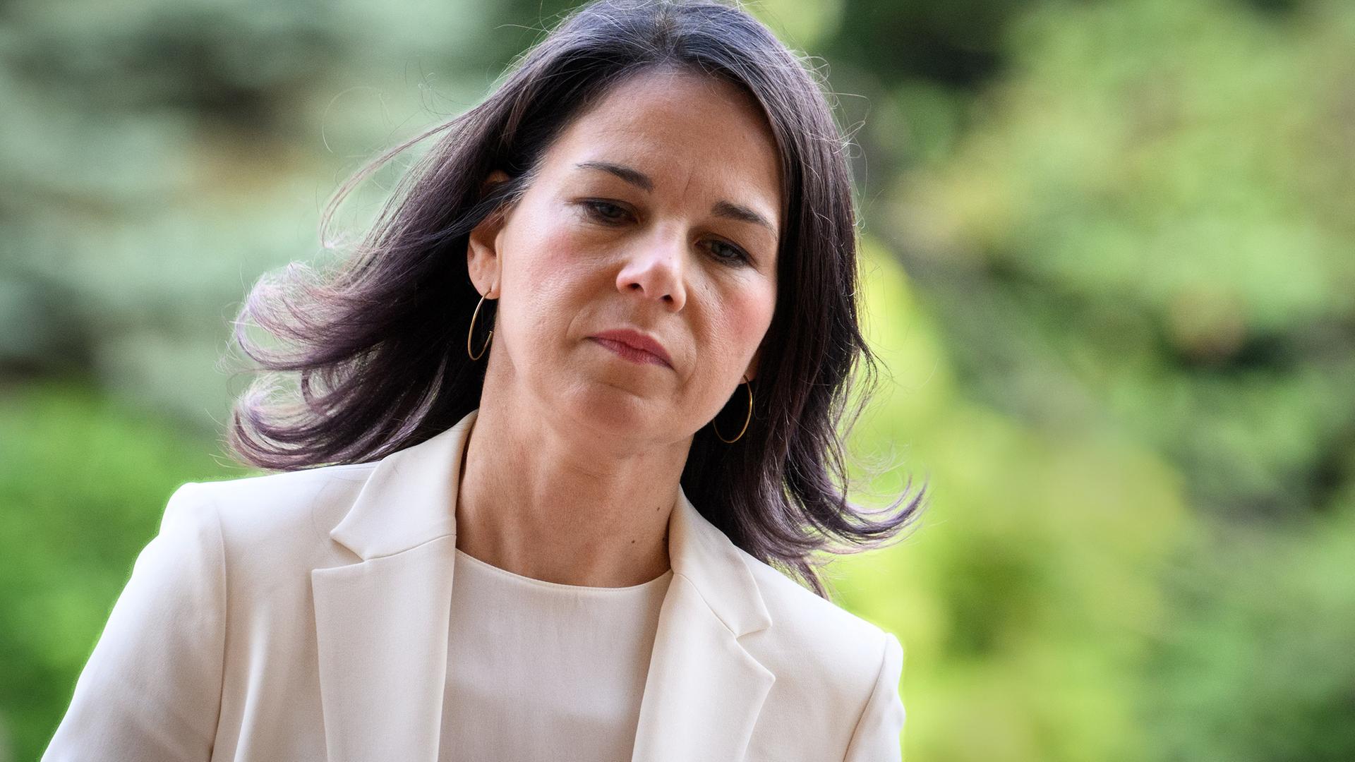 Moldau, Chisinau: Annalena Baerbock (Bündnis 90/Die Grünen), Außenministerin der Bundesrepublik Deutschland, kommt zur Konferenz der Moldau-Unterstützungsplattform im Palast der Republik.