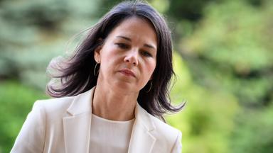 Moldau, Chisinau: Annalena Baerbock (Bündnis 90/Die Grünen), Außenministerin der Bundesrepublik Deutschland, kommt zur Konferenz der Moldau-Unterstützungsplattform im Palast der Republik.