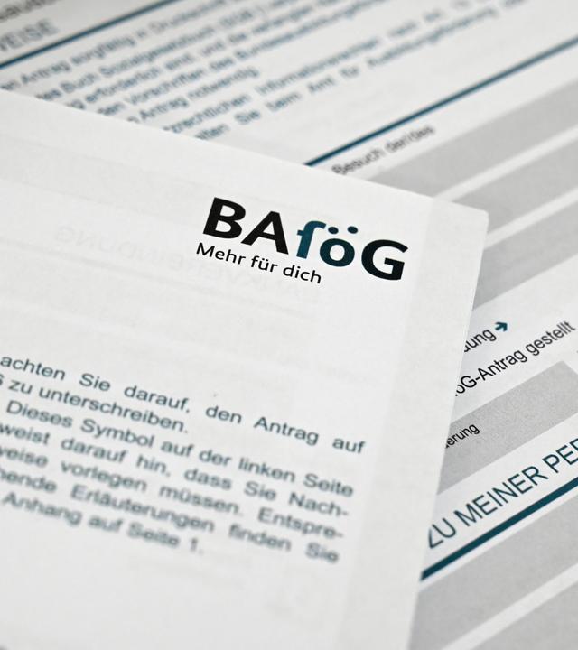  Ein BAföG Antragsformular auf Ausbildungsförderung, das beim zuständigen Amt für Ausbildungsförderung in Leipzig ausliegt. 