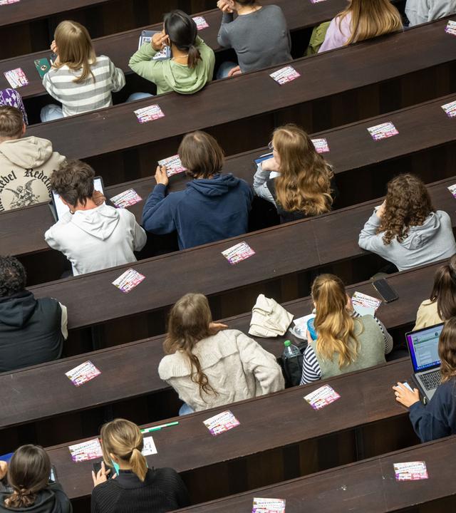Studierende im Hörsaal
