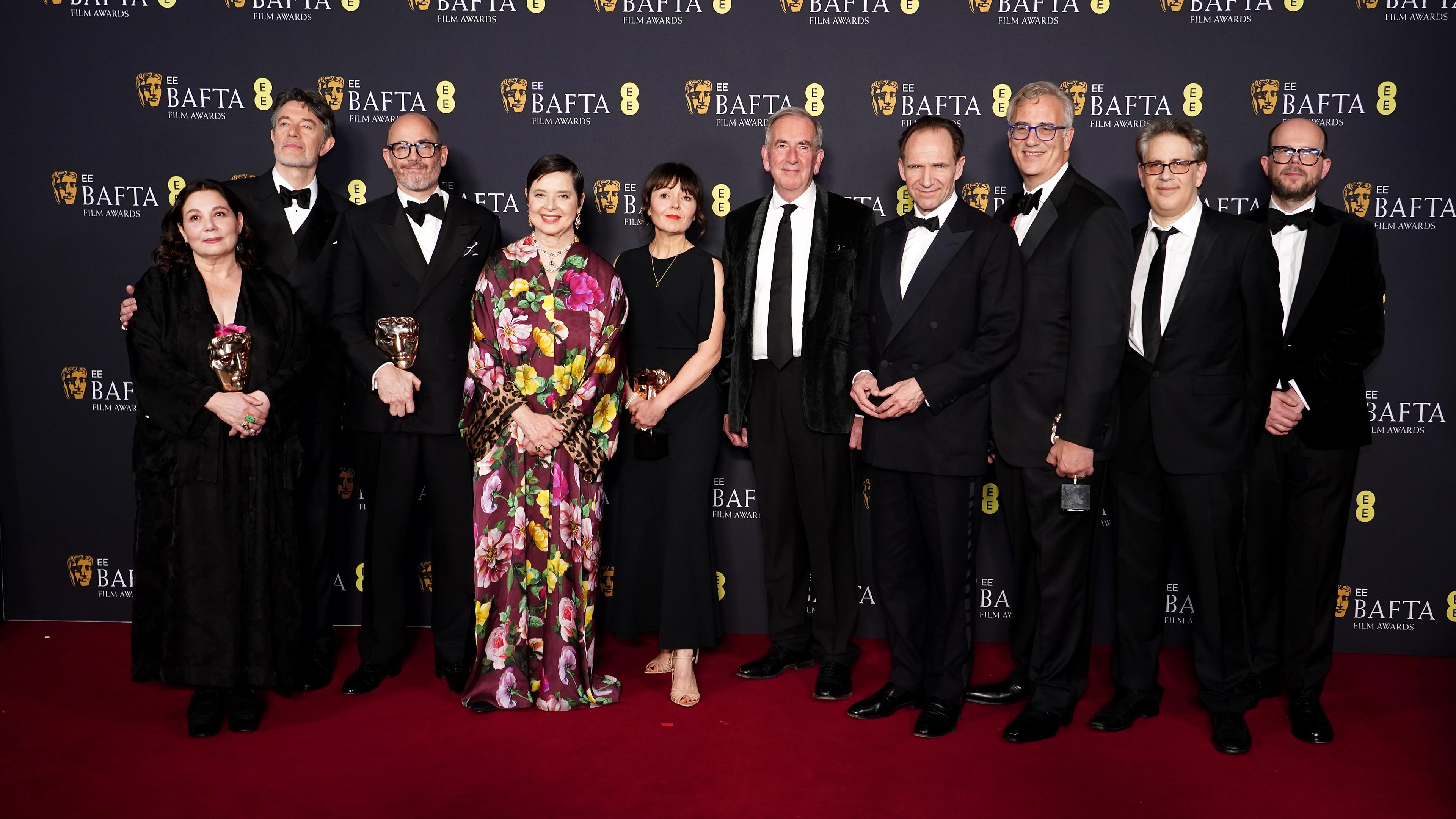 Die Macher des Films "Konklave" posieren bei der Verleihung der britischen Filmpreise Bafta in London.