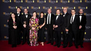 Die Macher des Films "Konklave" posieren bei der Verleihung der britischen Filmpreise Bafta in London.