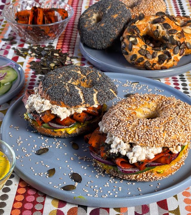 Selbstgemachte Bagels mit "Karottenlachs"