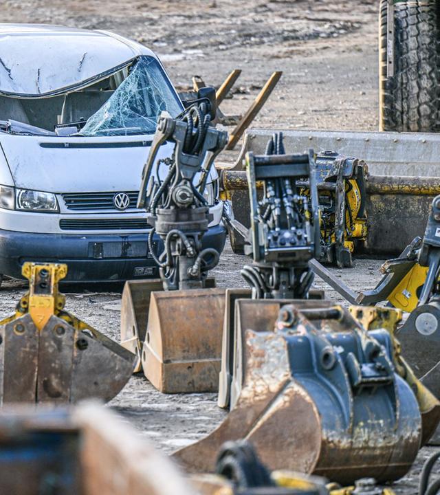 Geklauter Bagger richtet Verwüstung an