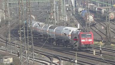 Zug auf Bahnstrecke