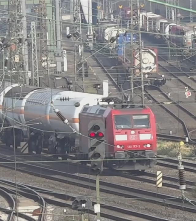 Zug auf Bahnstrecke