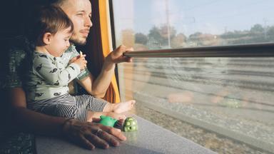 Zugfahren mit Kindern: Clever sparen und entspannt reisen