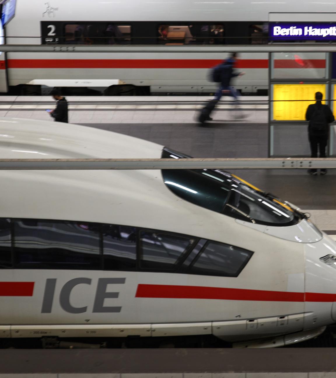 ICE am Berliner Hauptbahnhof