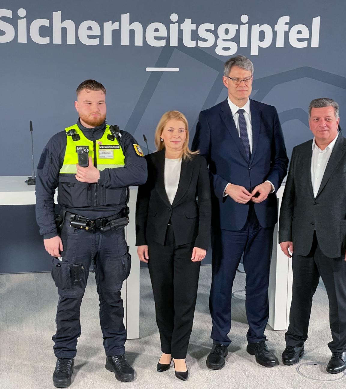Mitarbeiter DB Sicherheit mit Bodycam, Bahnchefin Palla, Verkehrsminister Schnieder, bayerischer Verkehrsminister Bernreiter