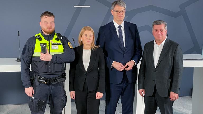 Mitarbeiter DB Sicherheit mit Bodycam, Bahnchefin Palla, Verkehrsminister Schnieder, bayerischer Verkehrsminister Bernreiter