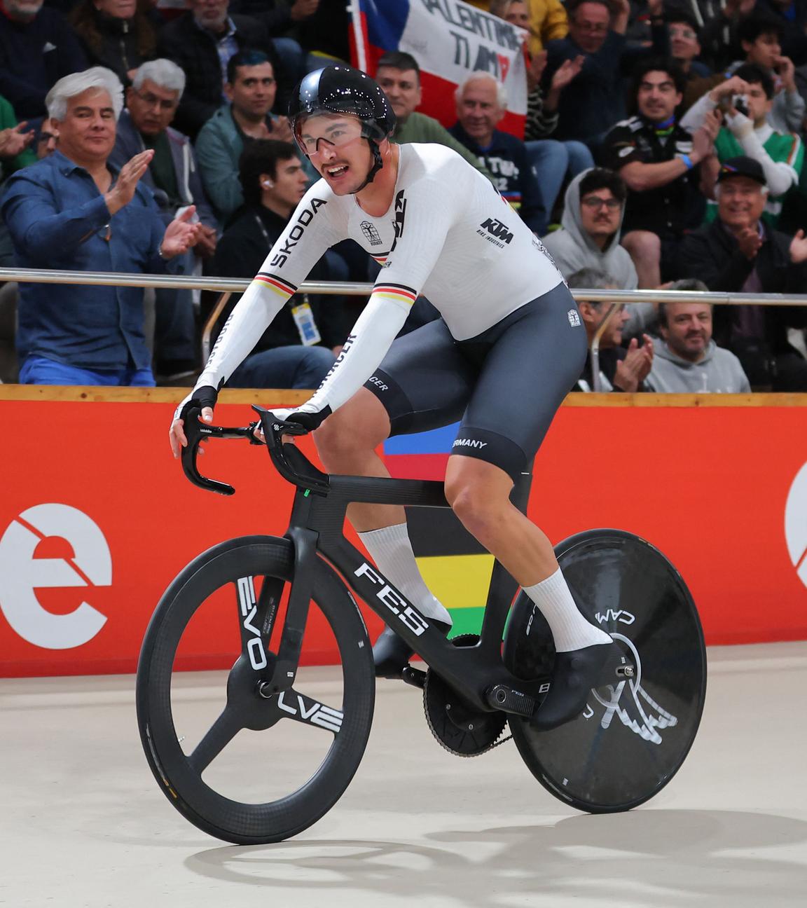 Radprofi Moritz Augenstein bejubelt WM-Gold im Scratch-Rennen