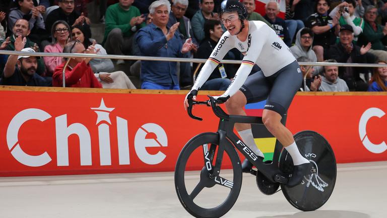 Radprofi Moritz Augenstein bejubelt WM-Gold im Scratch-Rennen