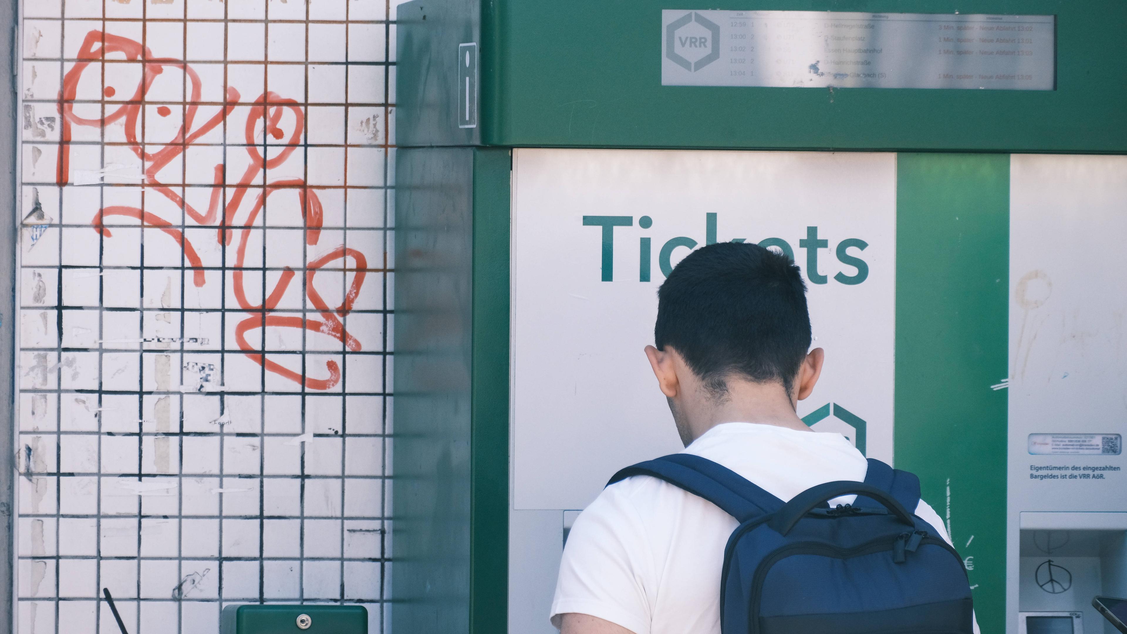 Ticketautomat am Bahnhof