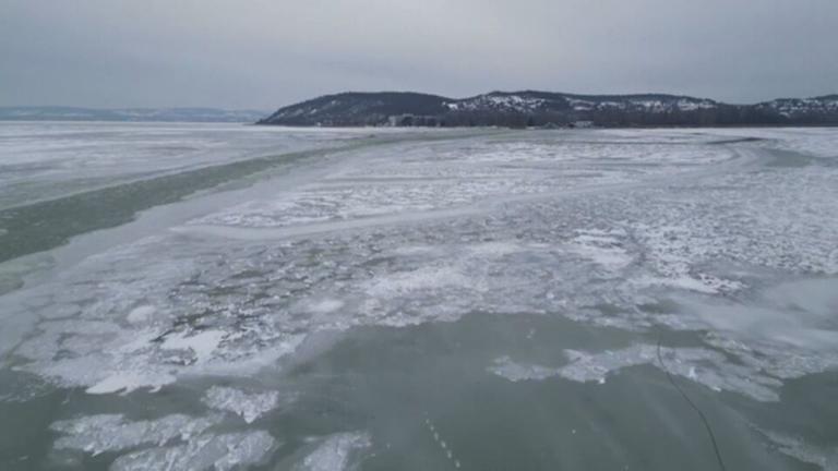 Ungarns Plattensee ist weitgehend zugefroren.