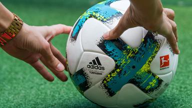 Fußball wird zurecht gelegt
