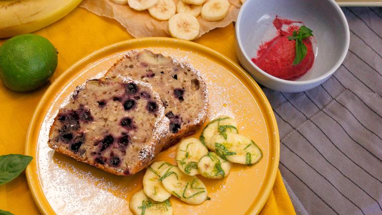 Bananenbrot mit Bananensalat