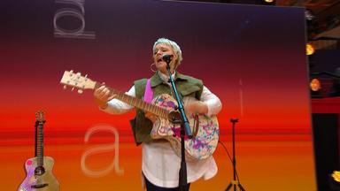 Wallis Bird